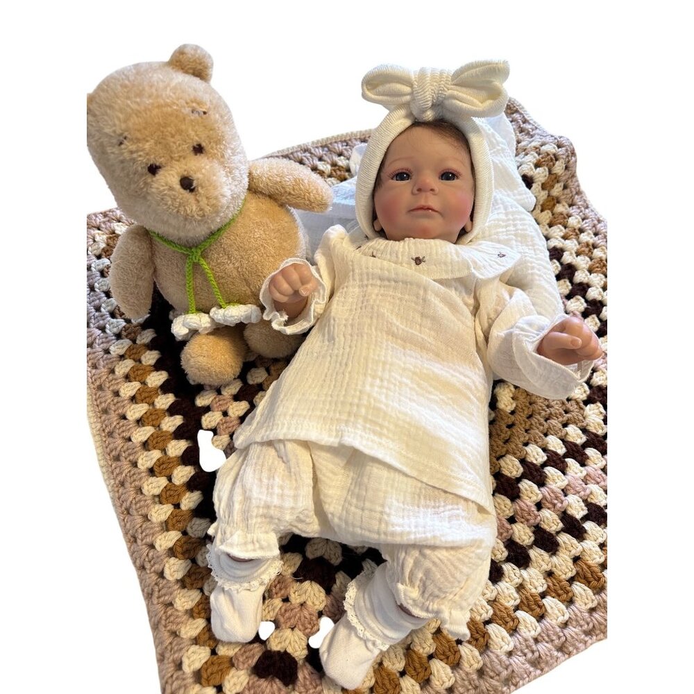G. Hegler Lifelike Newborn Baby Doll Reborn Baby style Outfit Blanket imaginary